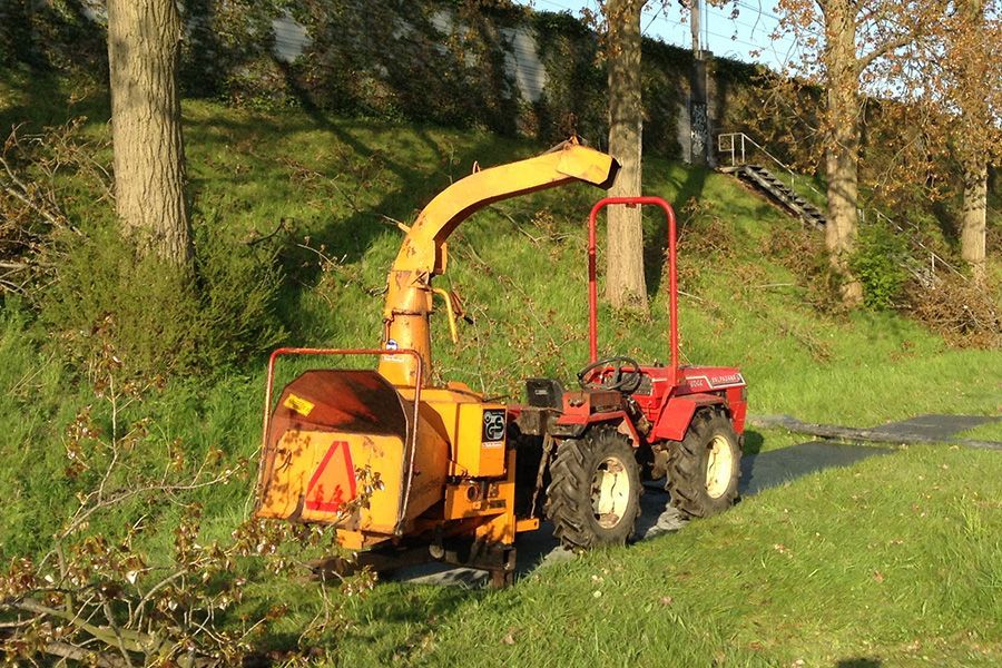 Hout versnipperaar Rooi en snoeibedrijf en Zoon